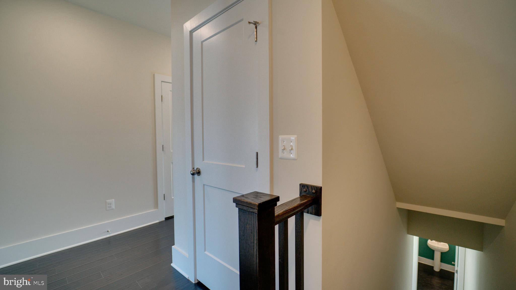 ASHBURN OVERLOOK - Residential