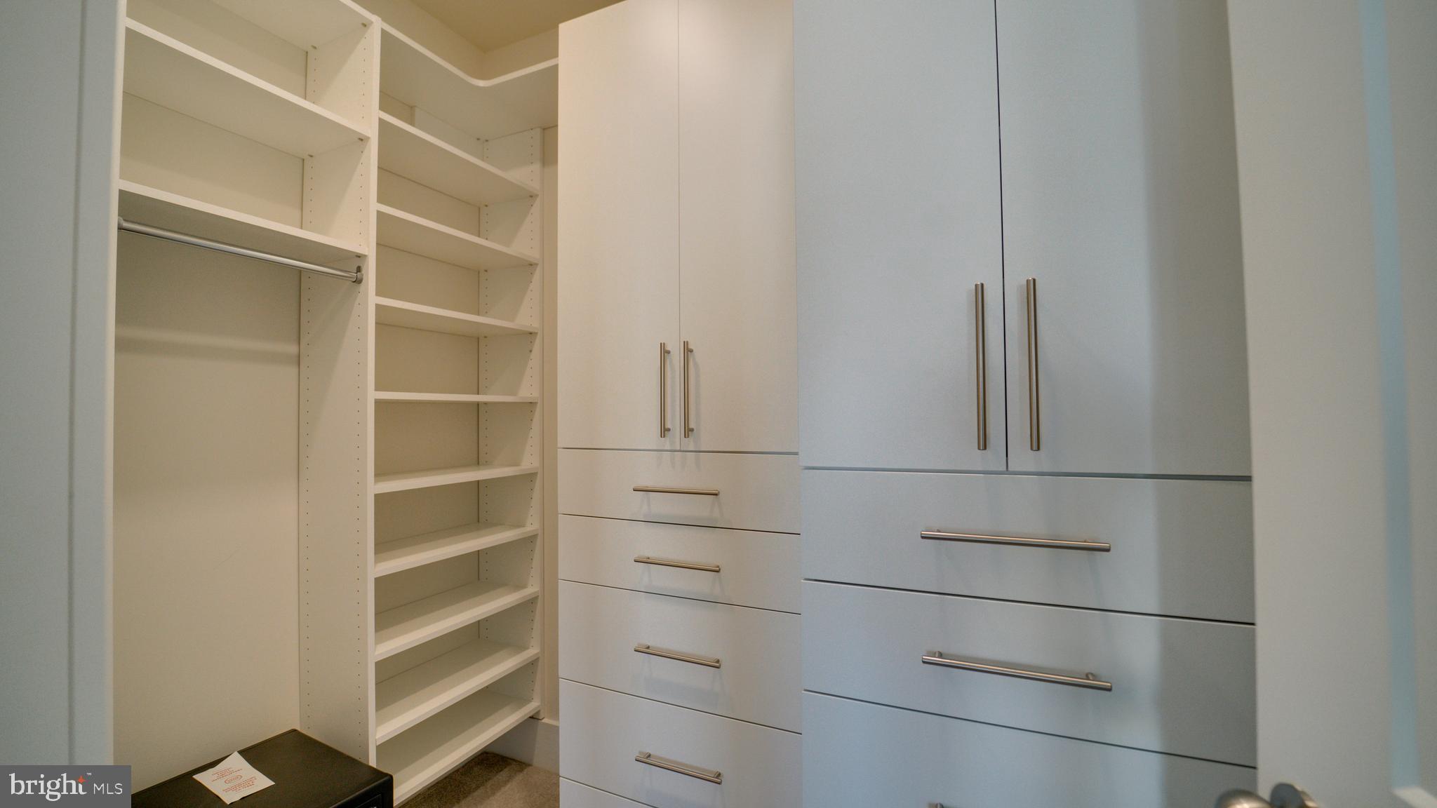 ASHBURN OVERLOOK - Residential