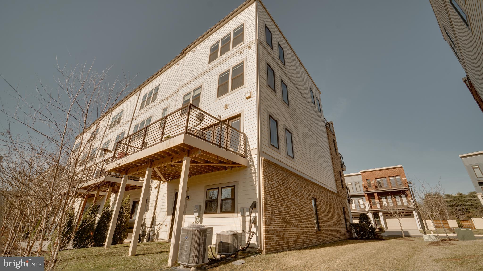 ASHBURN OVERLOOK - Residential