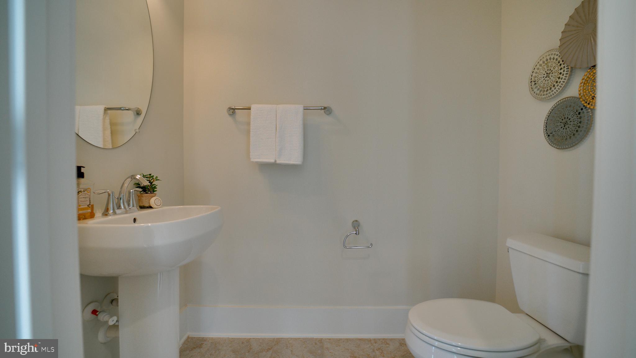 ASHBURN OVERLOOK - Residential