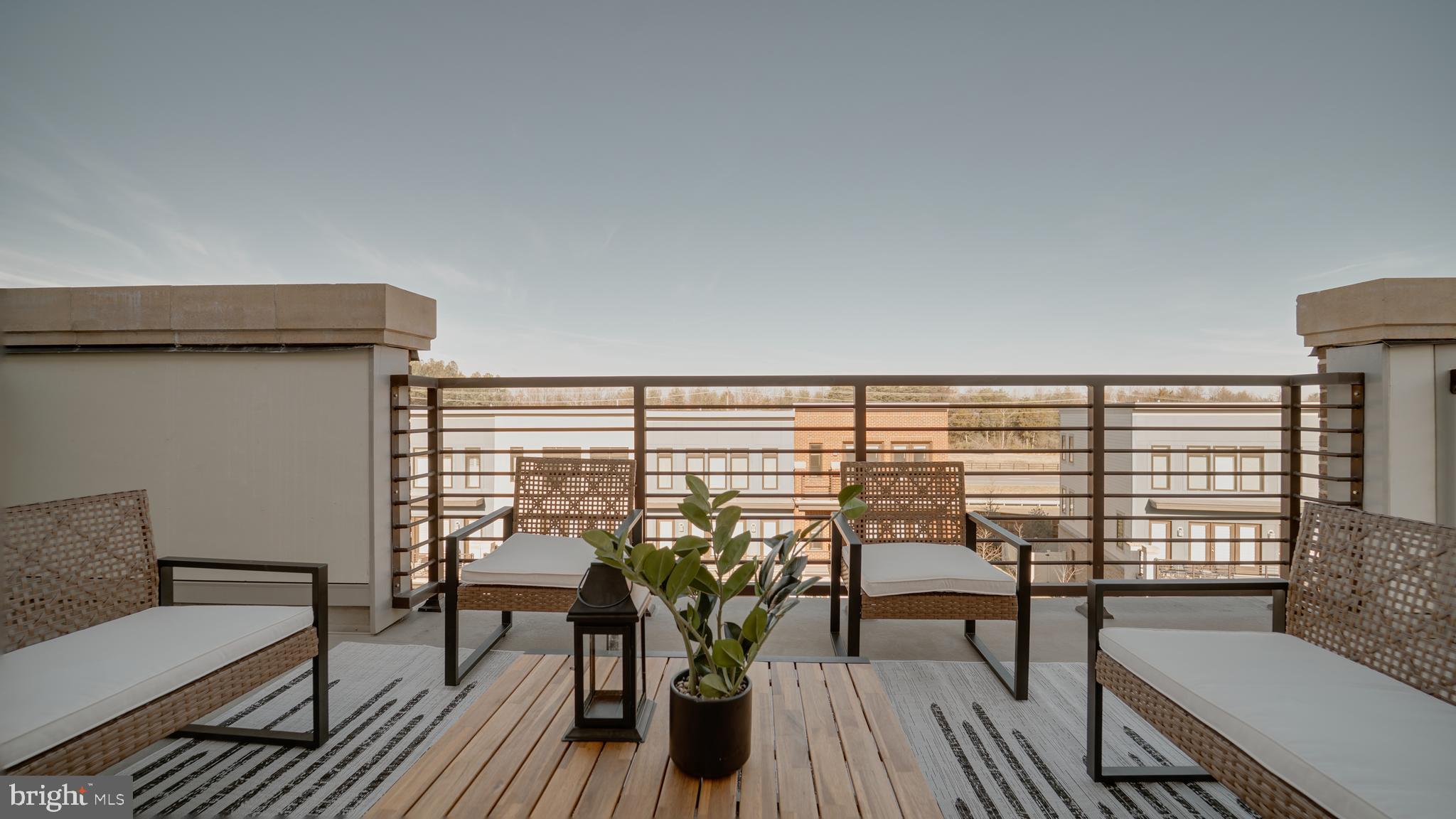 ASHBURN OVERLOOK - Residential