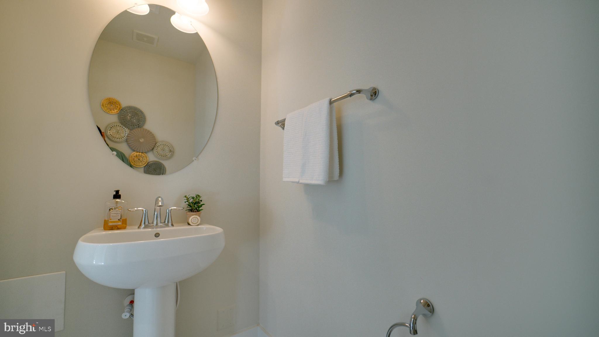 ASHBURN OVERLOOK - Residential