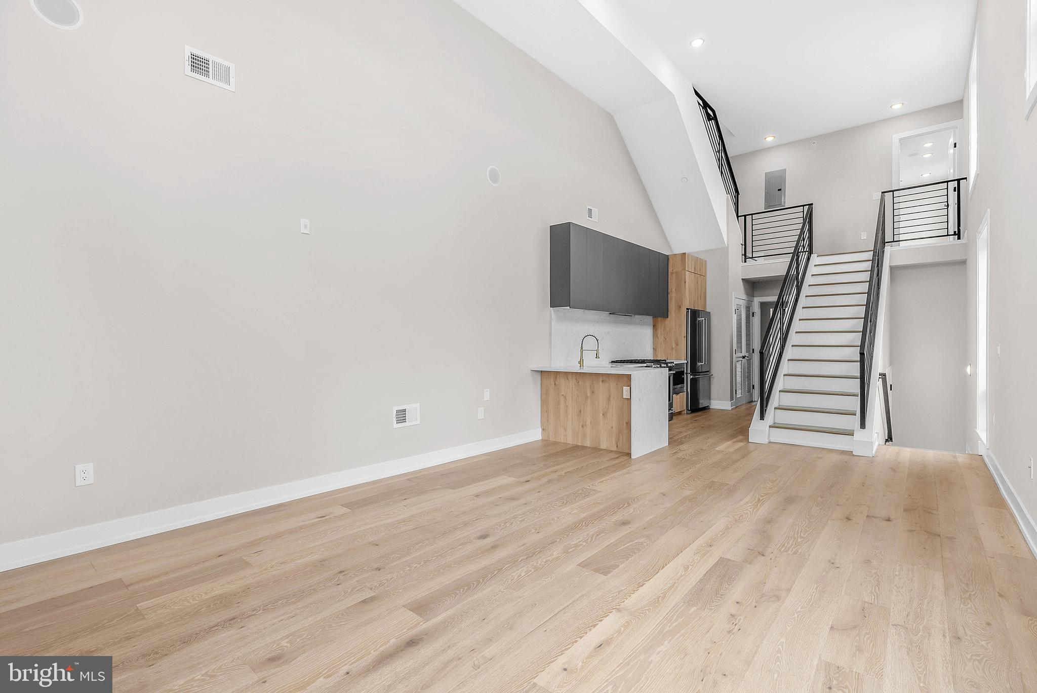 1525 CATHARINE STREET 3