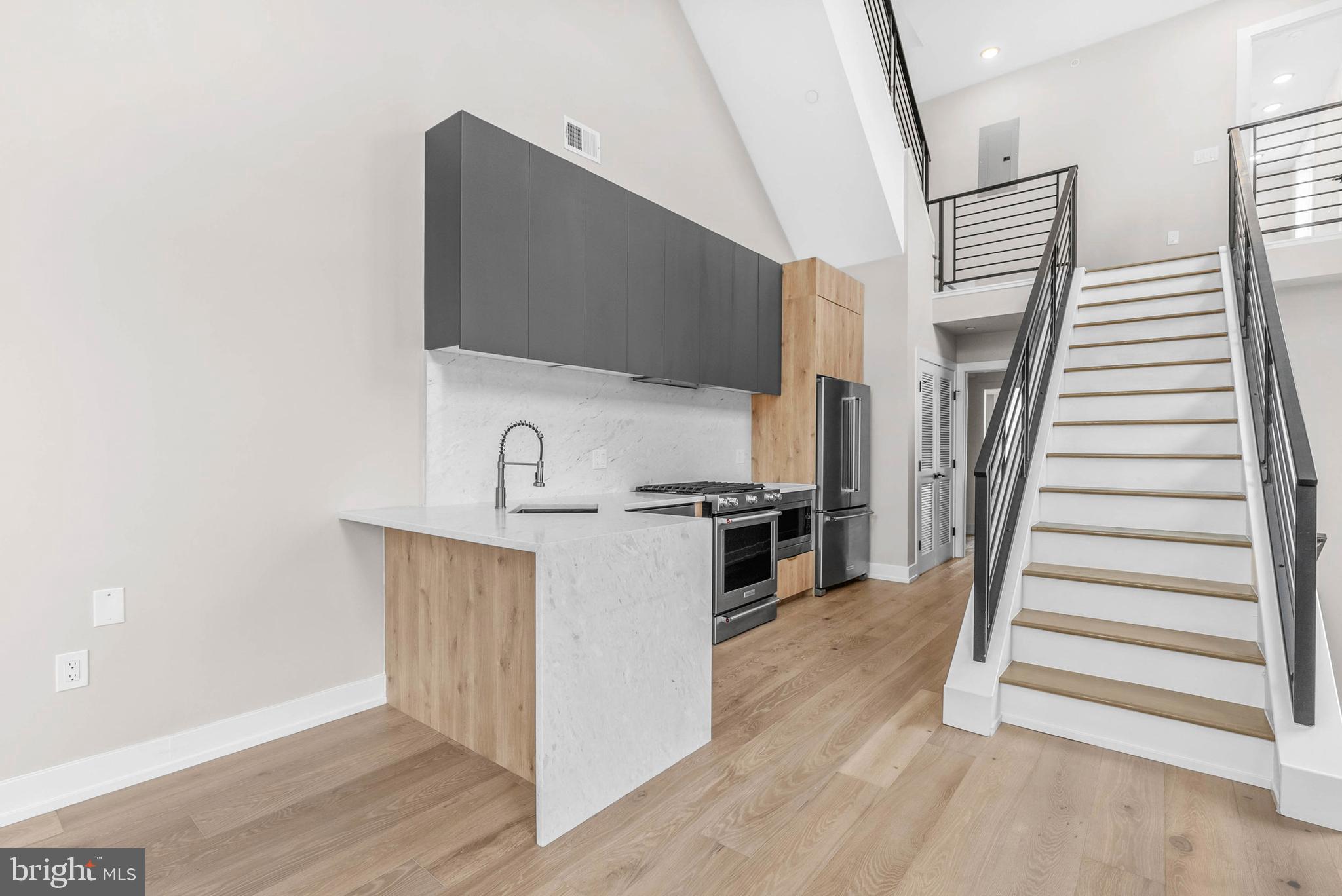 1525 CATHARINE STREET 3