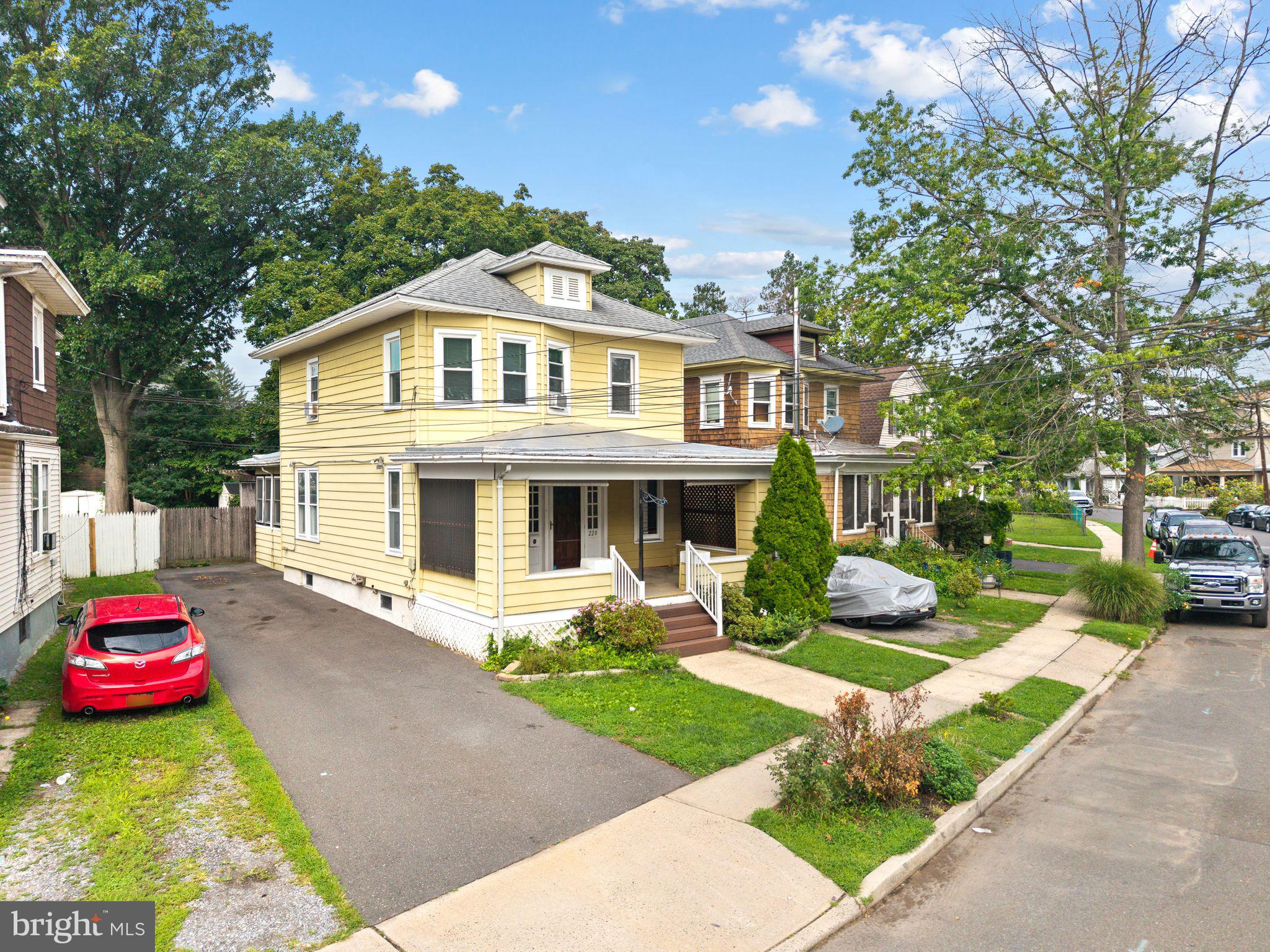 220 HOLLYWOOD DRIVE
