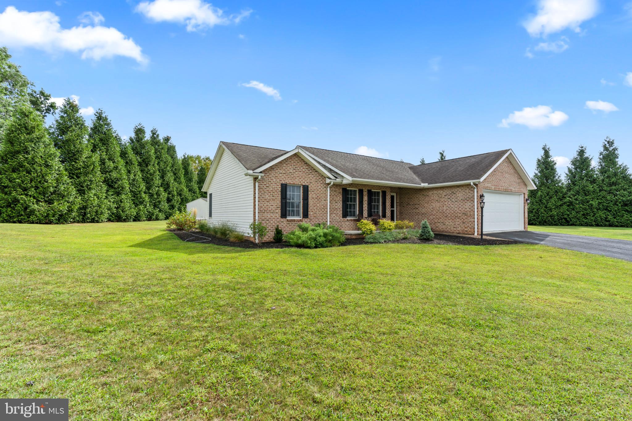 1825 W HIGHLAND COURT