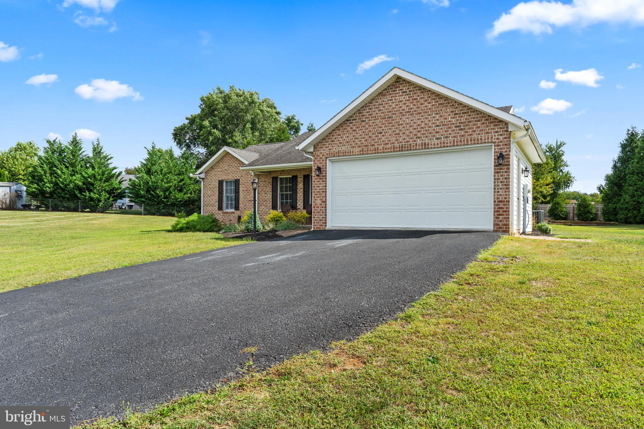 1825 W HIGHLAND COURT