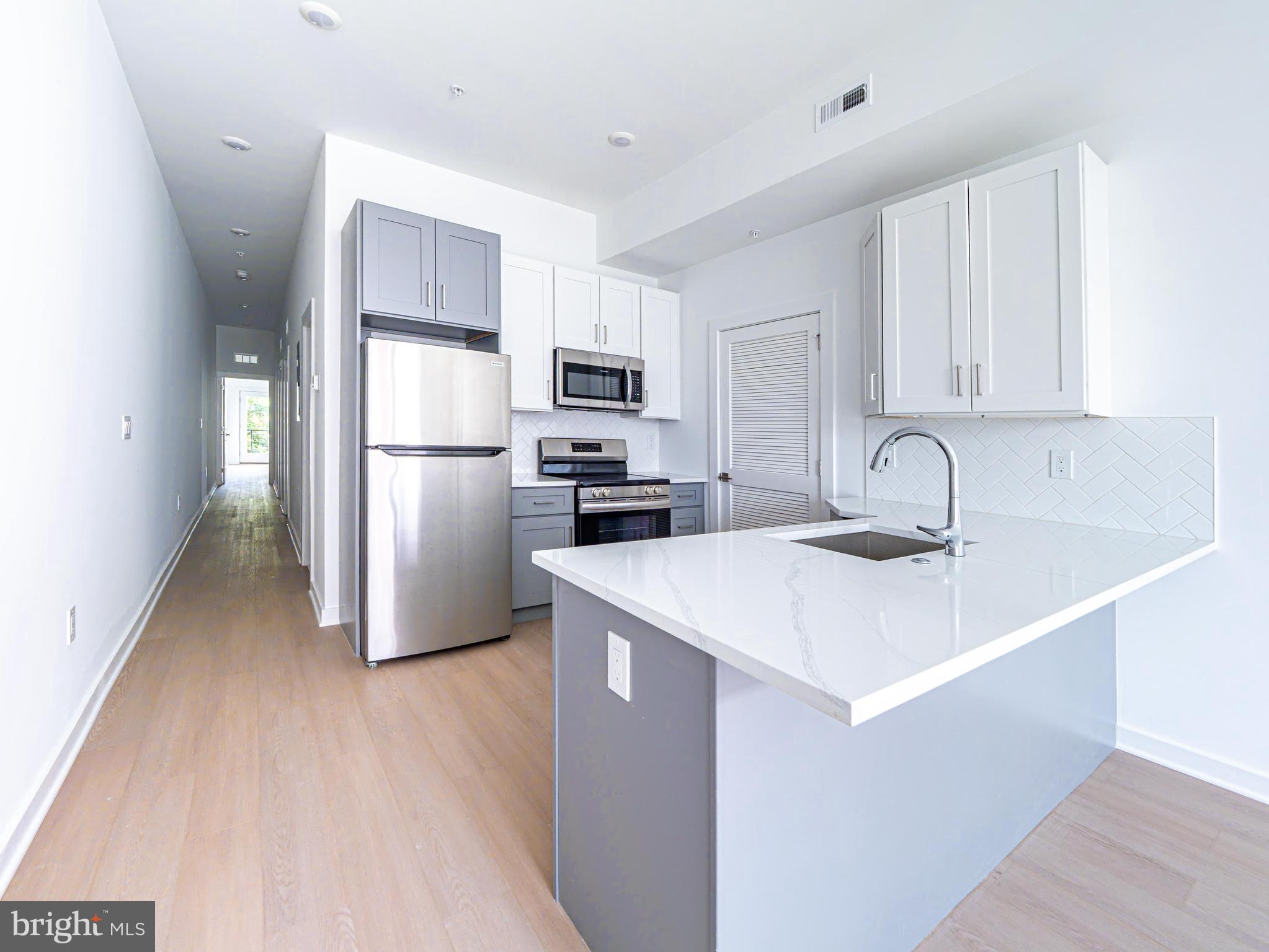 2403-2407 W THOMPSON STREET 3