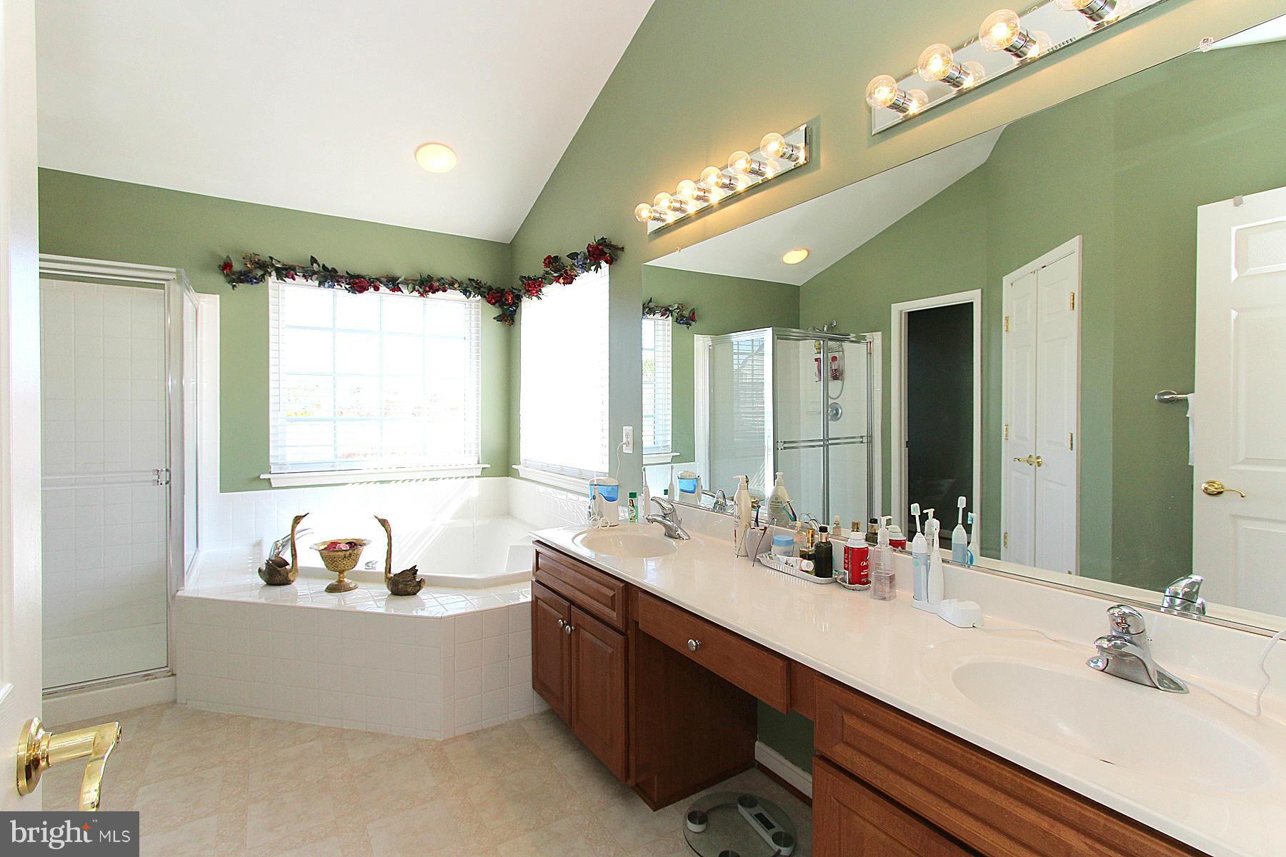 RIVER OAKS - Residential