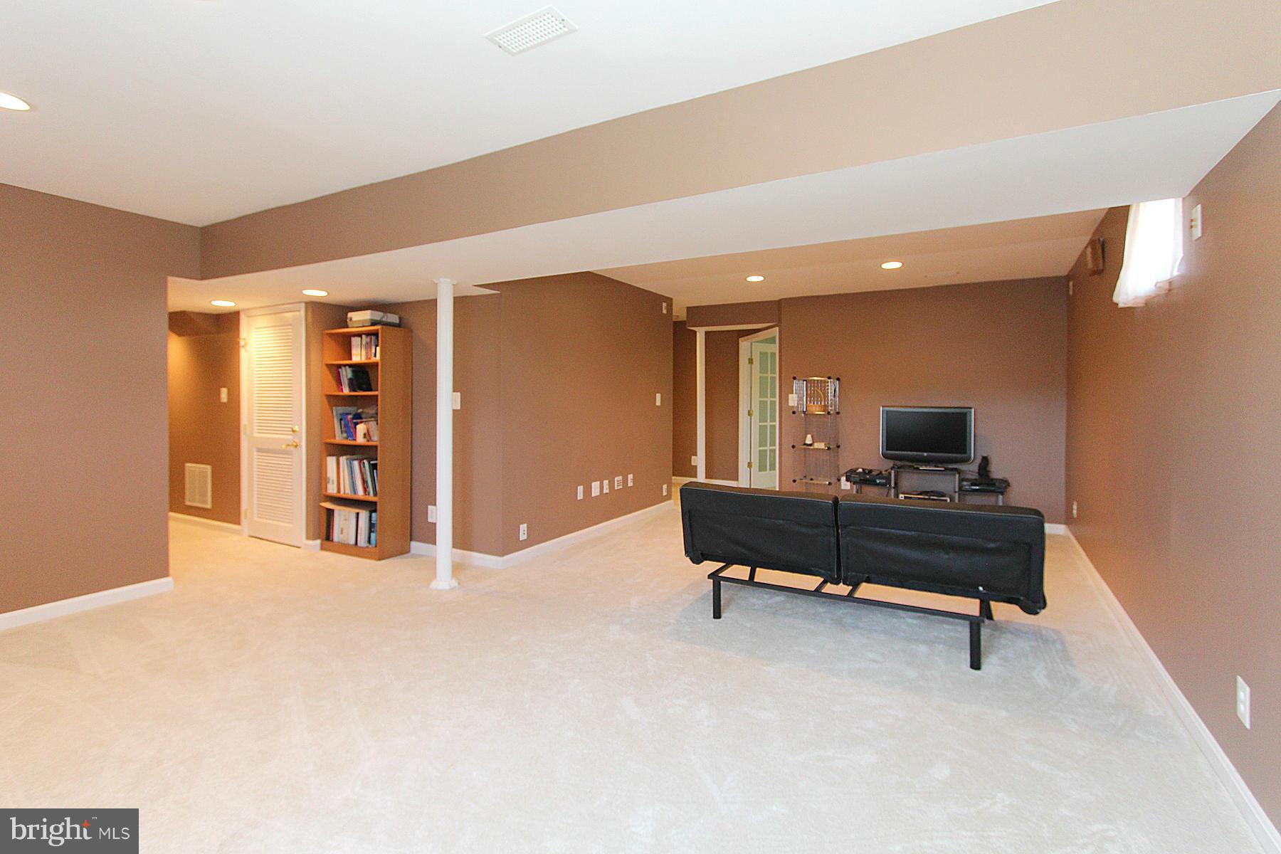 RIVER OAKS - Residential