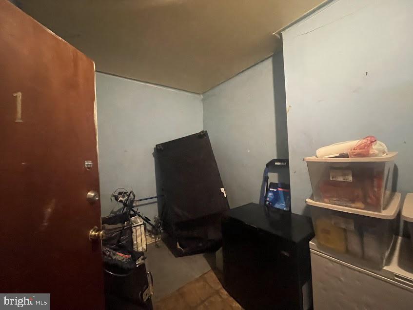 1042 W INDIANA AVENUE