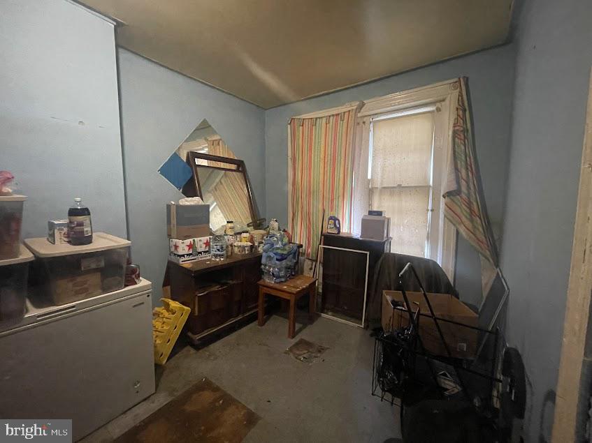 1042 W INDIANA AVENUE