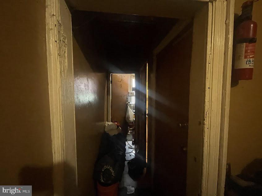 1042 W INDIANA AVENUE