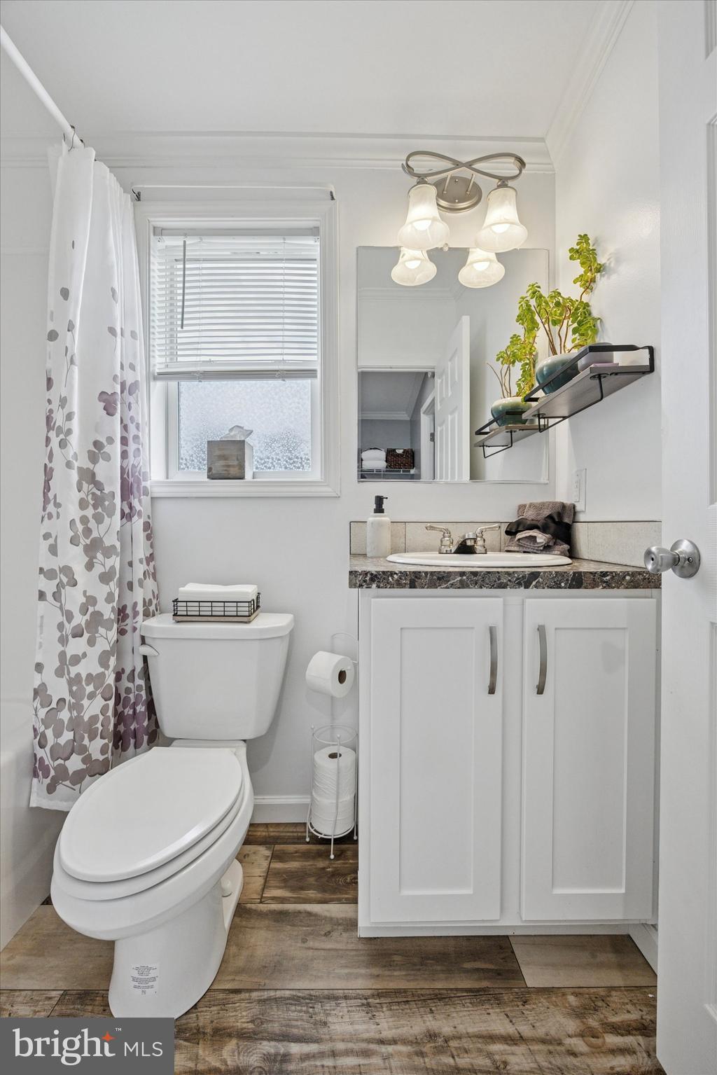 VILLAGE GREEN - Residential