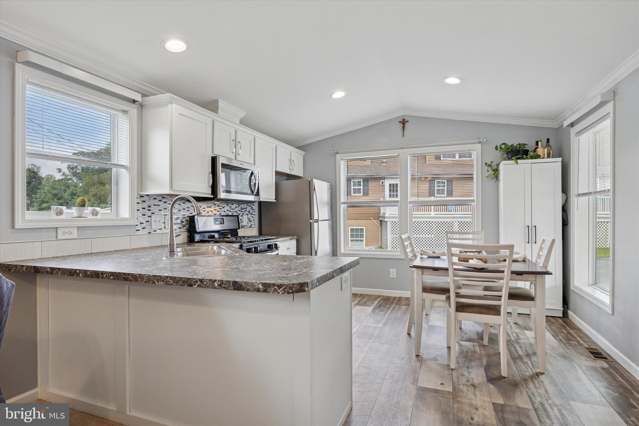 VILLAGE GREEN - Residential