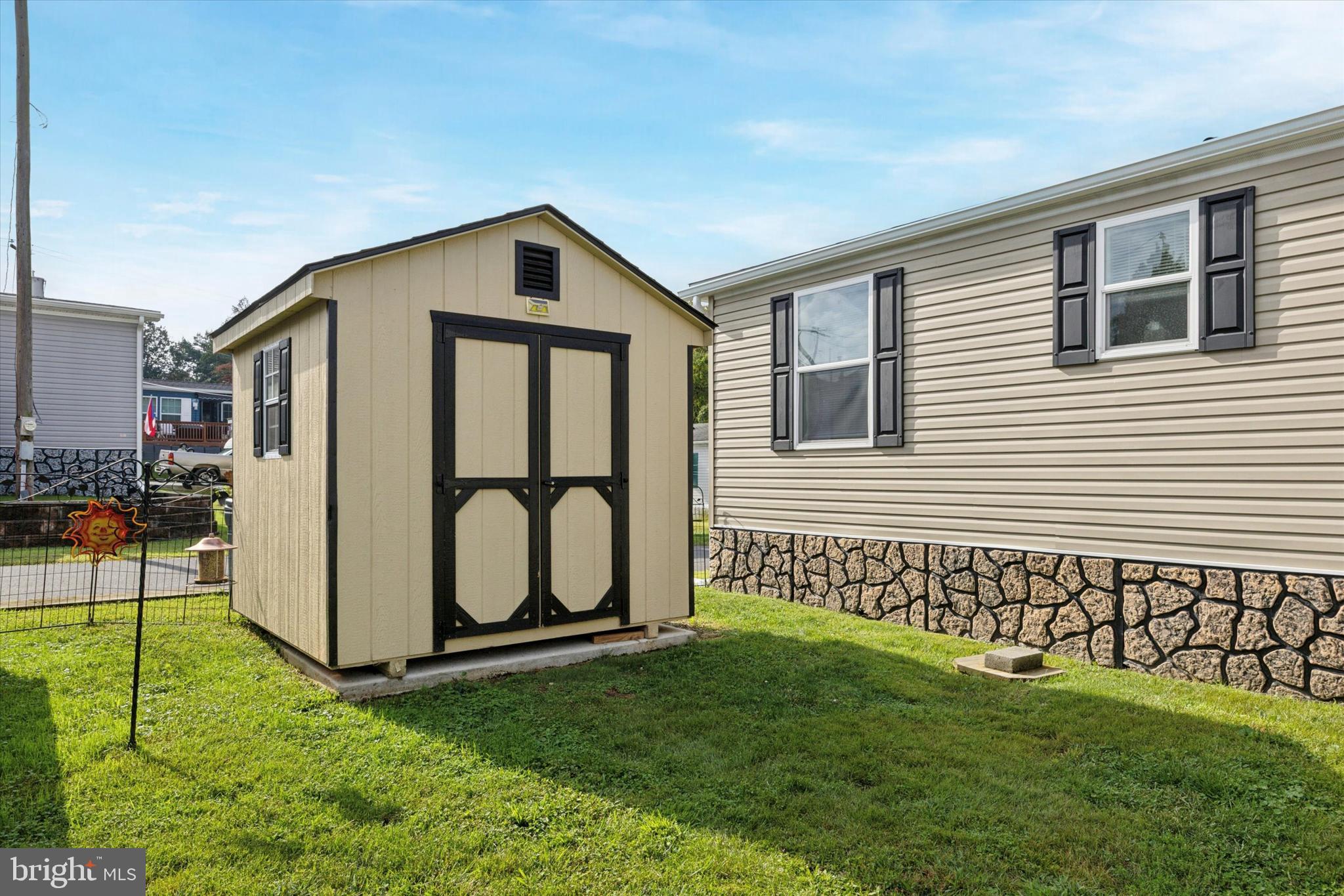 VILLAGE GREEN - Residential