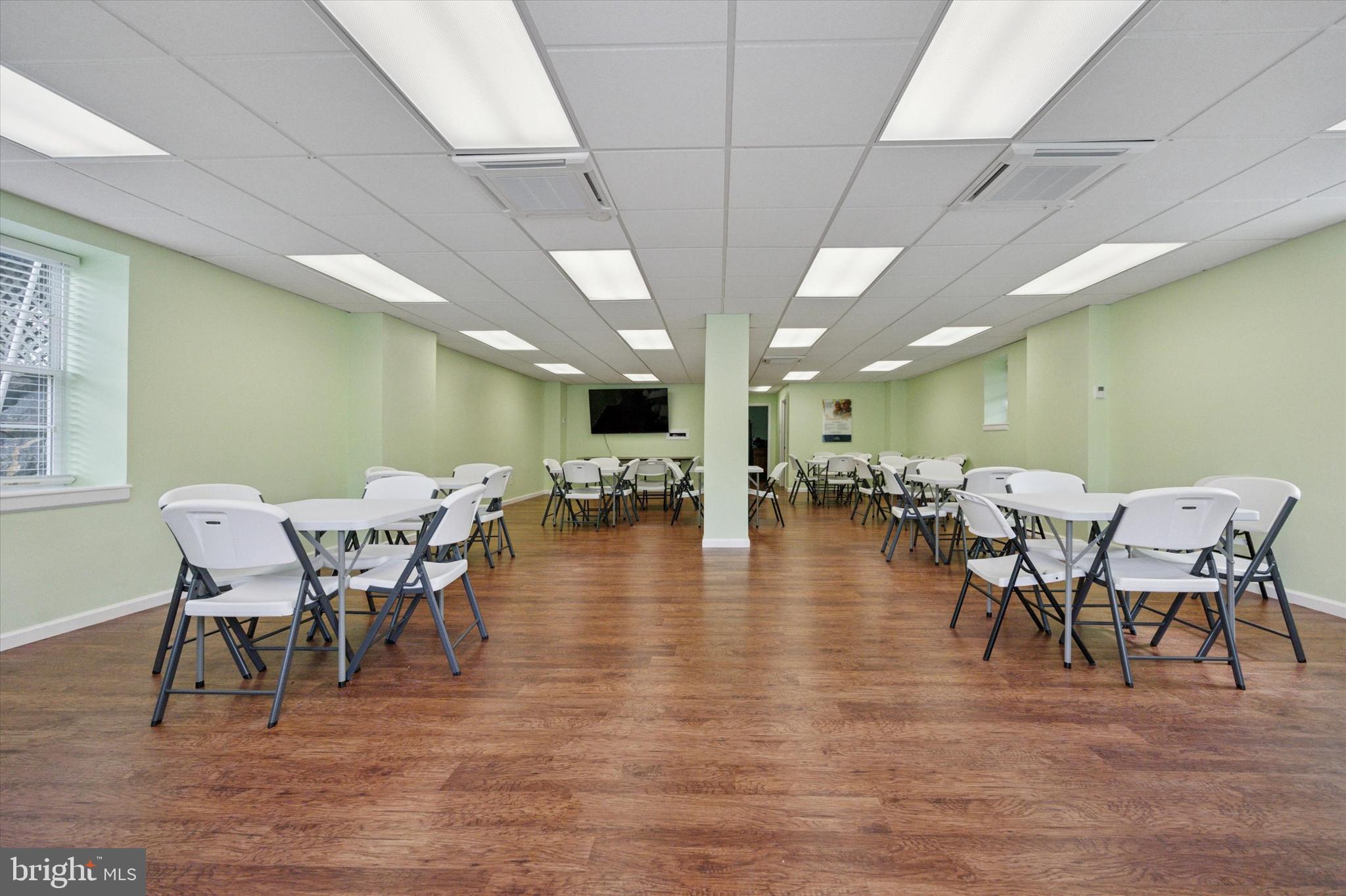 VILLAGE GREEN - Residential