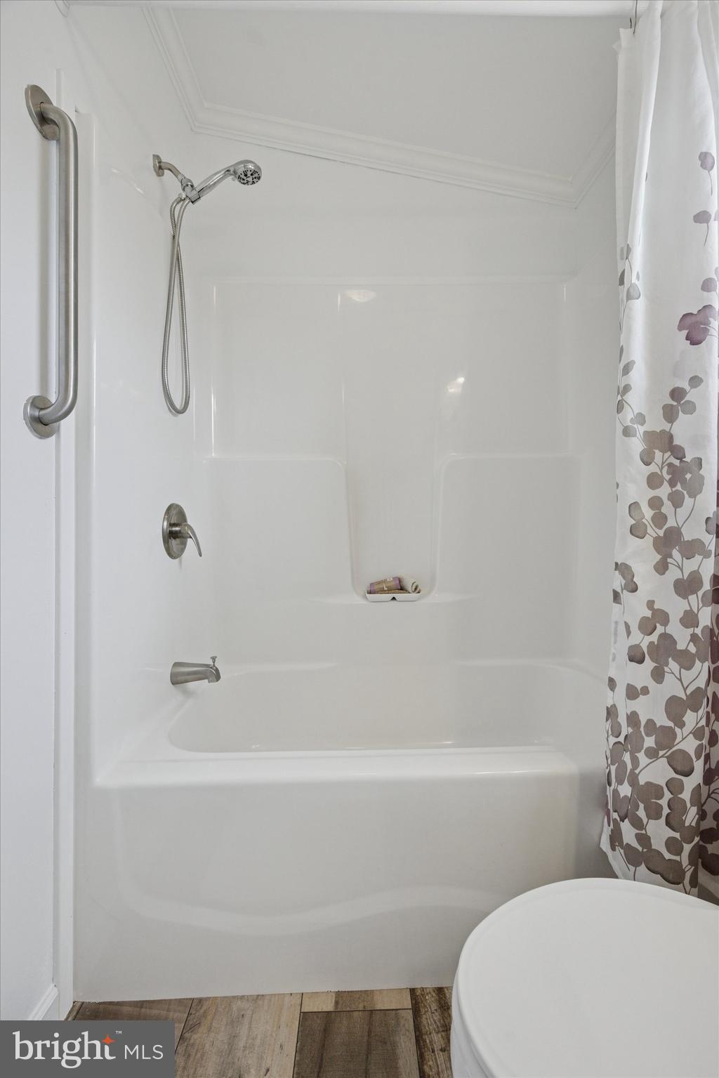 VILLAGE GREEN - Residential