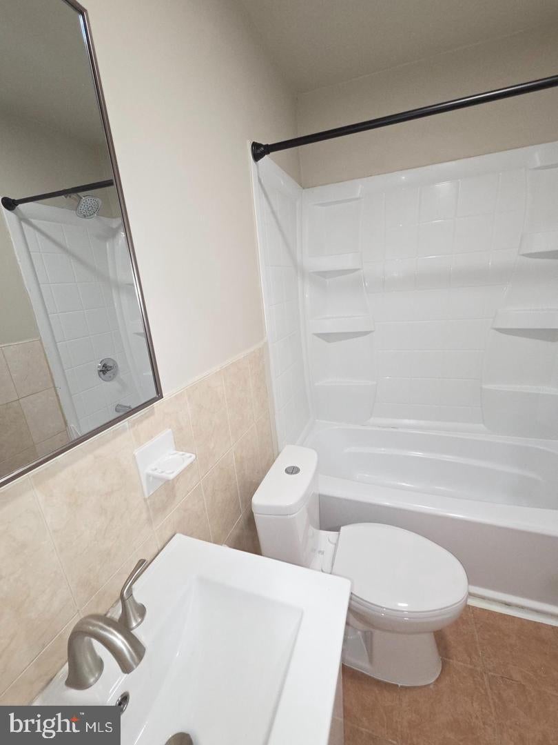 1009 RED LION ROAD 2ND FLOOR