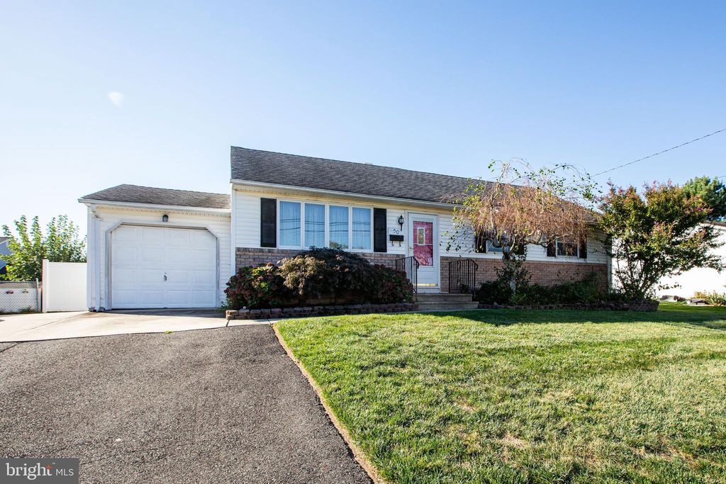 Photo of 50 Elmont Road, HAMILTON, NJ 08610 (MLS # NJME2066120)