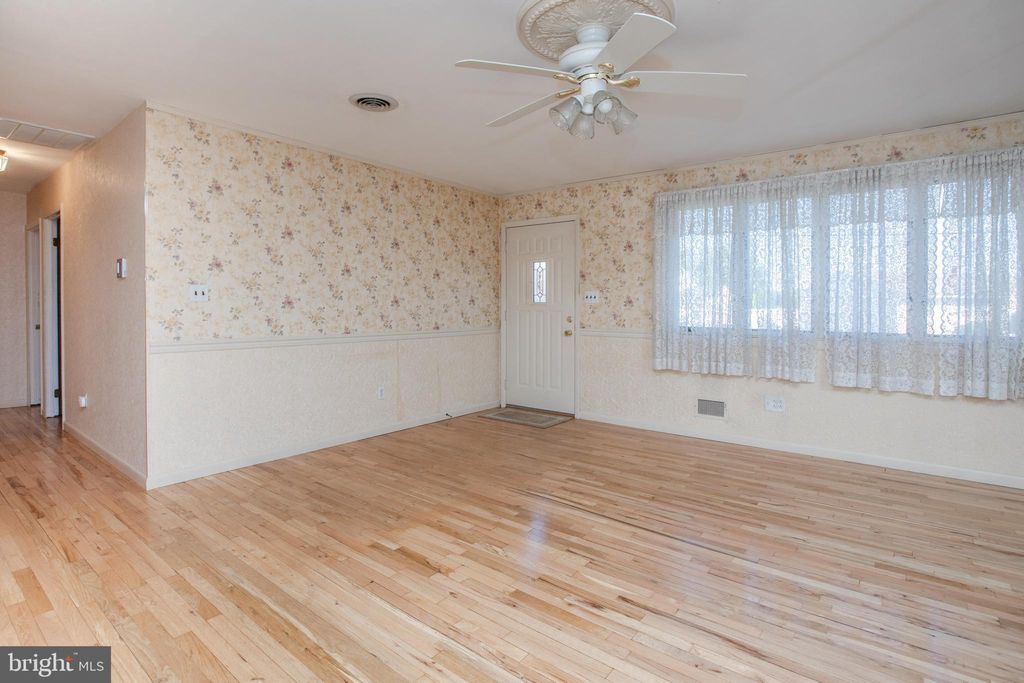 Photo of 50 Elmont Road, HAMILTON, NJ 08610 (MLS # NJME2066120)