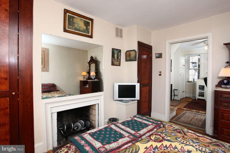 FEDERAL HILL HISTORIC DISTRICT - Residential Lease