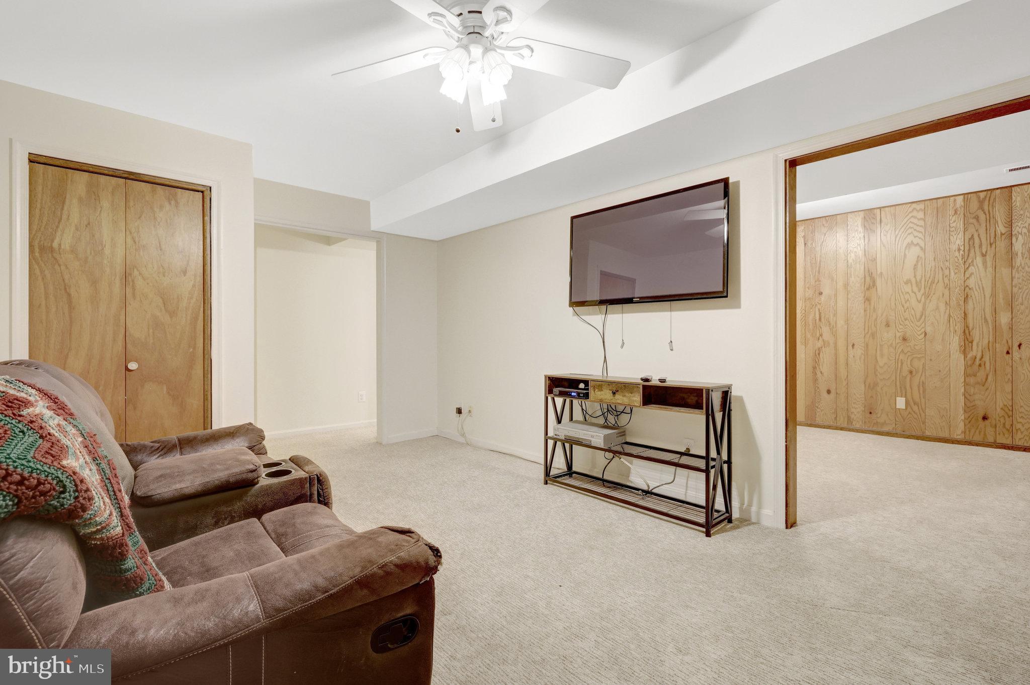 LEEHIGH VILLAGE - Residential