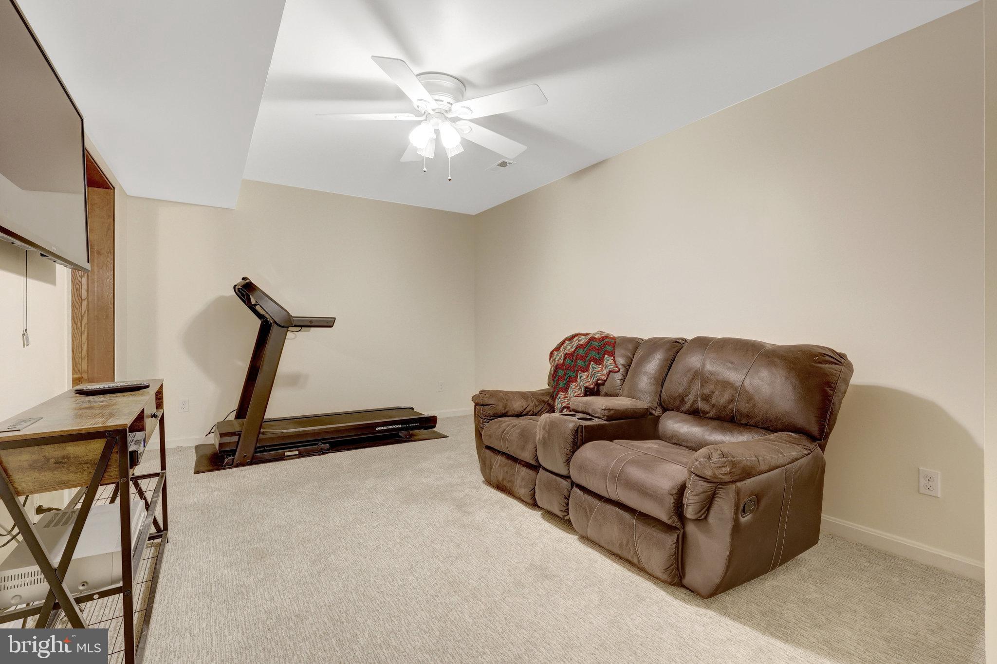 LEEHIGH VILLAGE - Residential