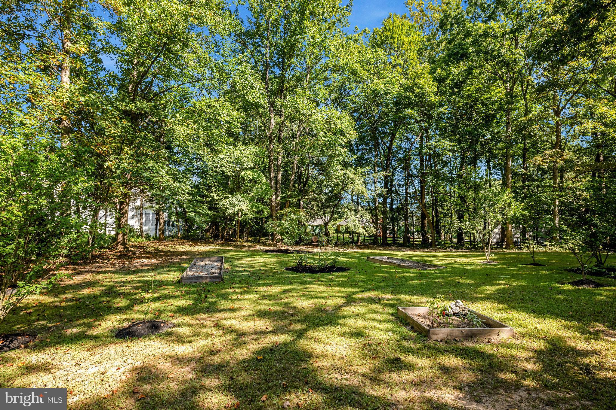 LEEHIGH VILLAGE - Residential