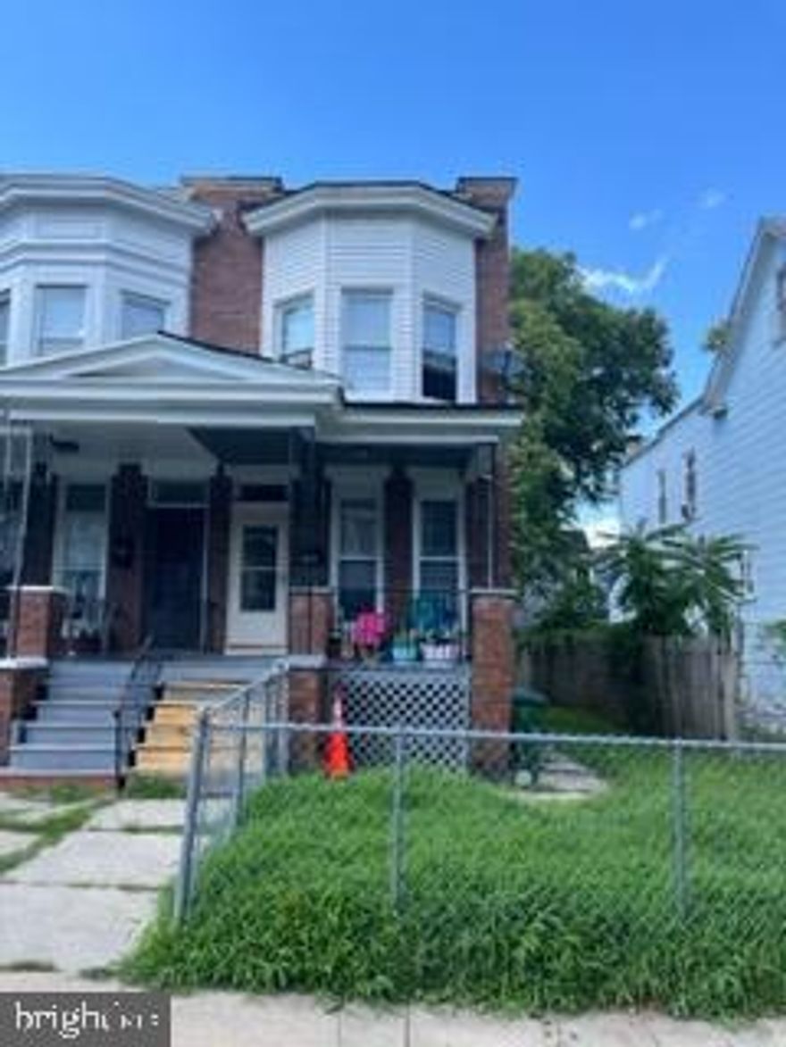 THIS IS AN INVESTMENT PROPERTY TO ALL BUYERS!  THE PROPERTY IS TENANT OCCUPIED!  PROPERTY IS BEING SOLD AS IS!  SCHEDULE YOUR SHOWING TODAY.!  SCHEDULE ALL SHOWING WITH CARTER WISE