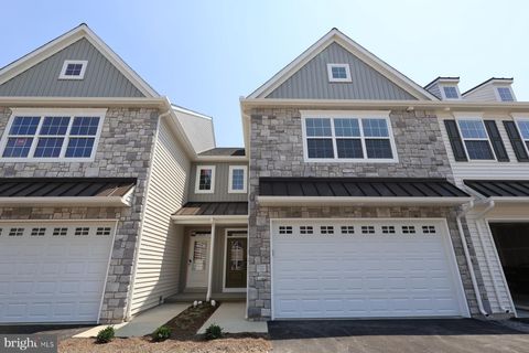 Townhouse For Sale - 2456 Spring Water Circle<br/> LANCASTER, PA 17601