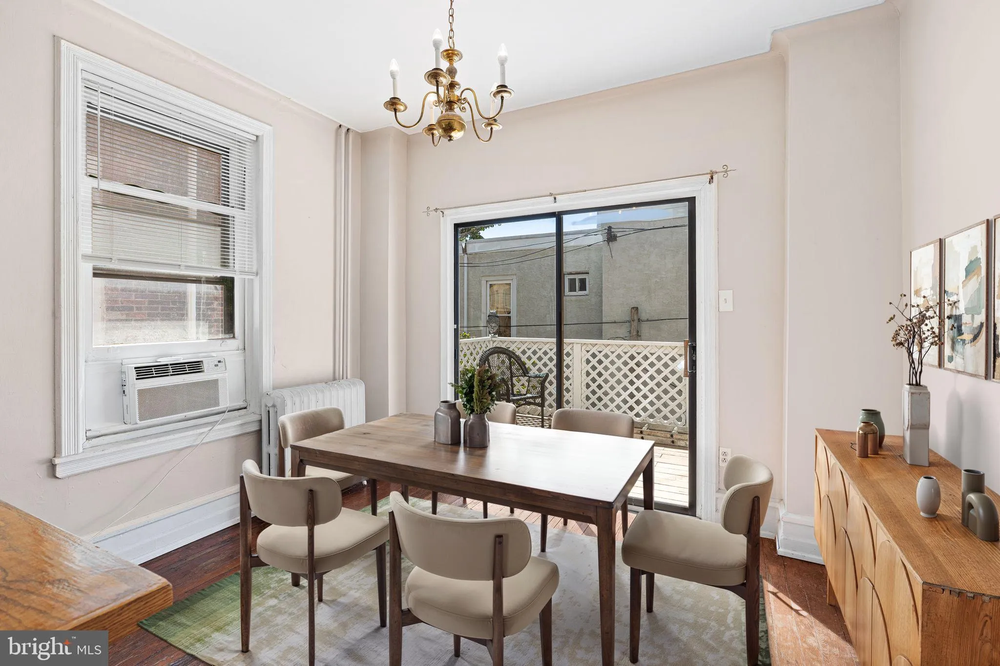 Philadelphia, Pennsylvania 19130, United States, 3 Bedrooms Bedrooms, ,2 BathroomsBathrooms,Residential,Active,208119