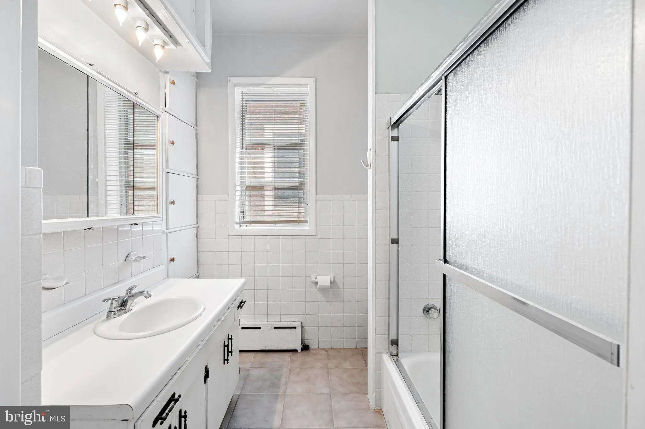 Philadelphia, Pennsylvania 19130, United States, 3 Bedrooms Bedrooms, ,2 BathroomsBathrooms,Residential,Active,208119