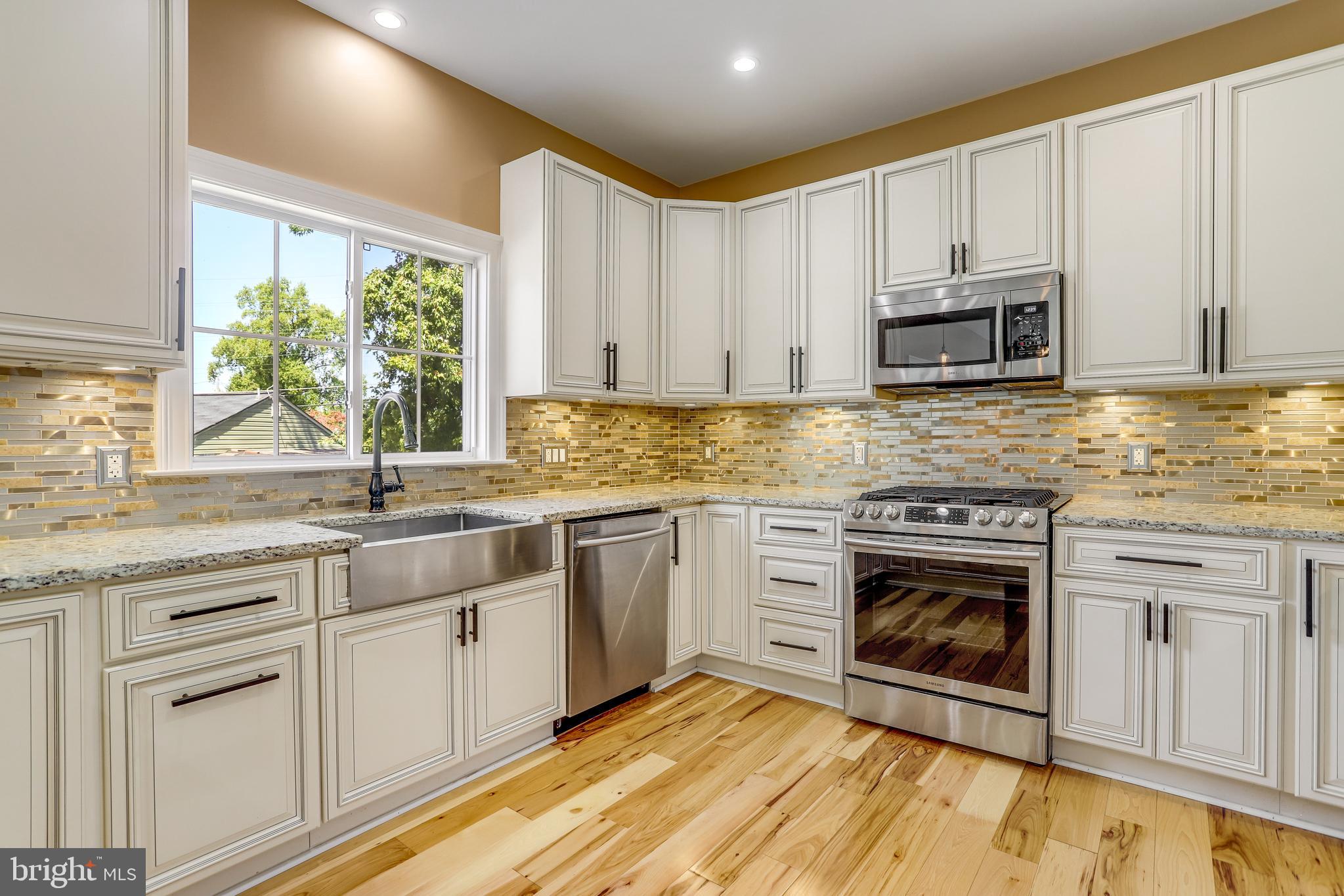 BURGUNDY VILLAGE - Residential