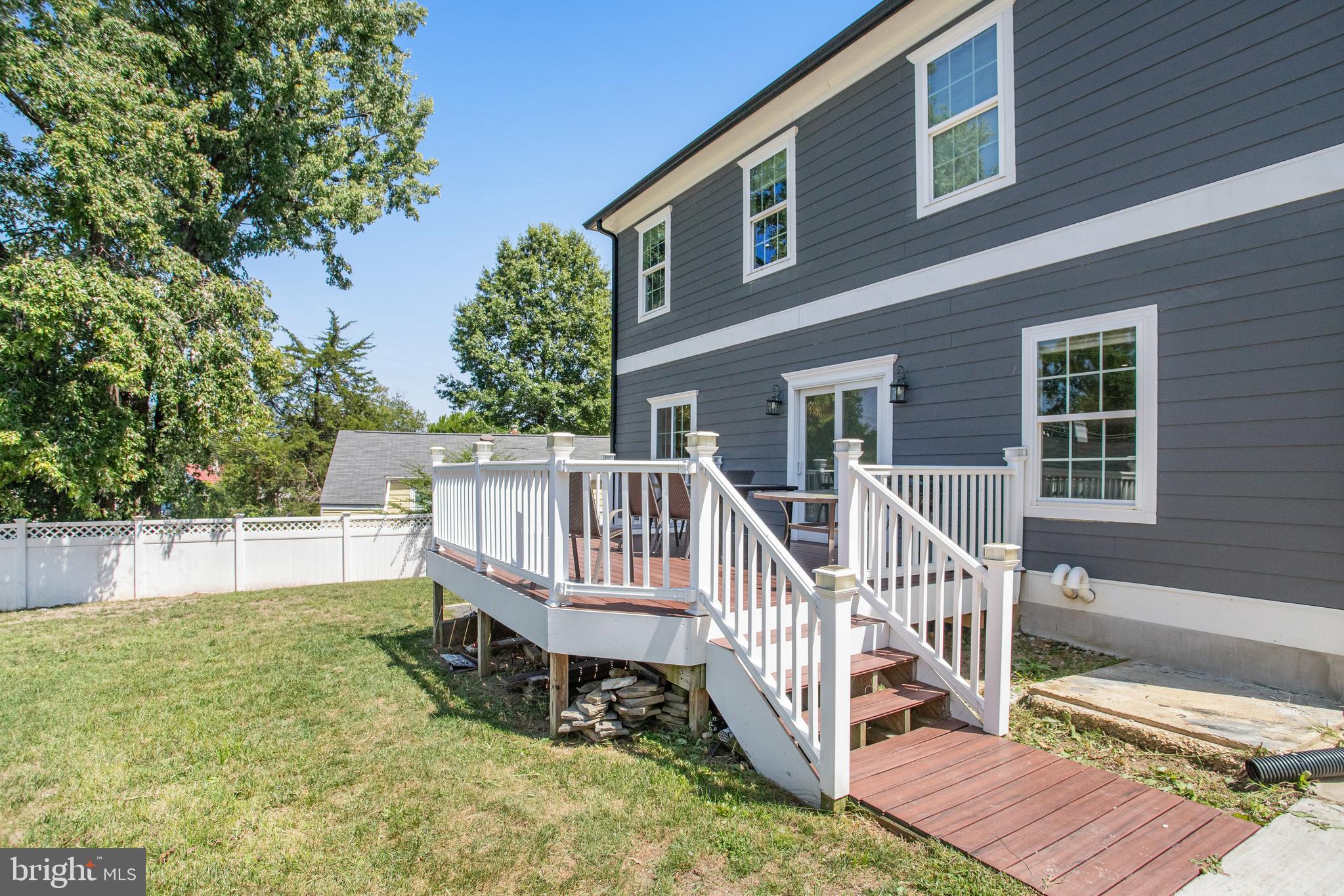 BURGUNDY VILLAGE - Residential