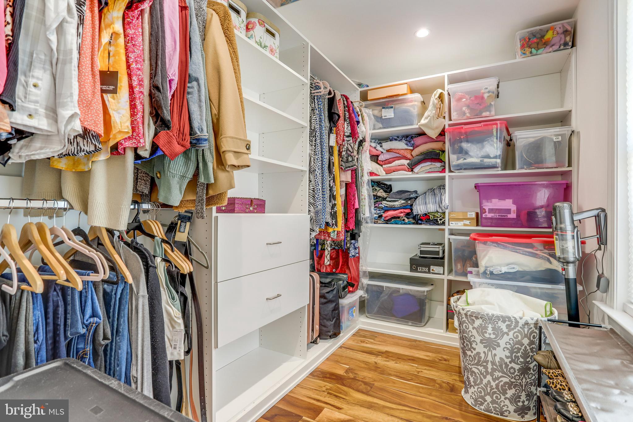 BURGUNDY VILLAGE - Residential