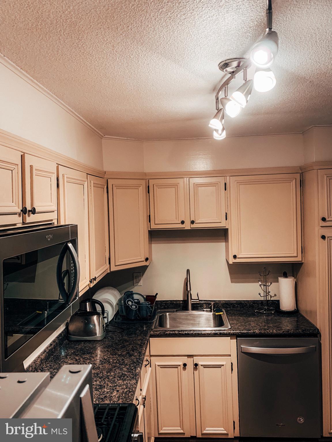 HORIZON HOUSE - Residential Lease