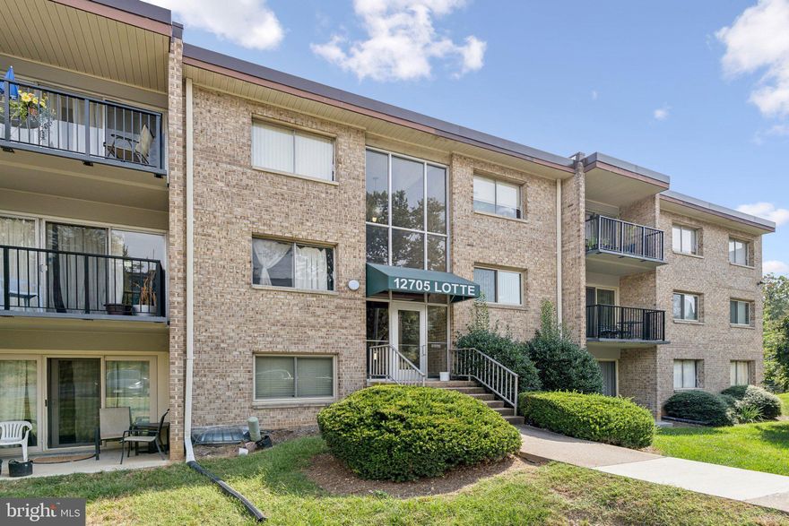 Move-in ready, this newly updated one-bedroom, one-bathroom condo boasts a spacious open floorplan with a large bedroom. A private balcony off the dining area overlooks the common area. New appliances, HVAC system (2024), fresh paint, and new flooring throughout complete the renovation. The condo also features large closets with additional storage in the basement. Conveniently located near VRE, I-95, Route 1, Route 123, and a bus commuter lot.