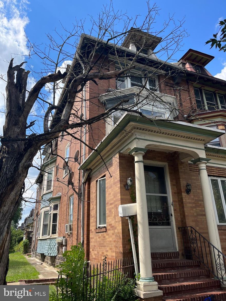 Excellent investment opportunity in beautiful Cedar Park! This professionally managed fully occupied five unit building consists of four 1 bedroom units and one 2 bedroom unit.