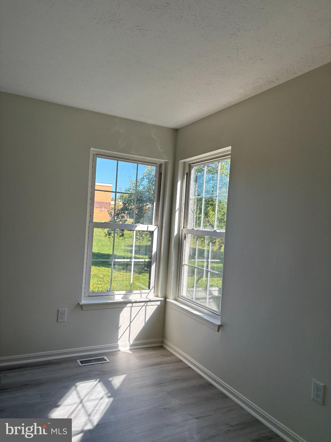 5708 CEDAR LANE