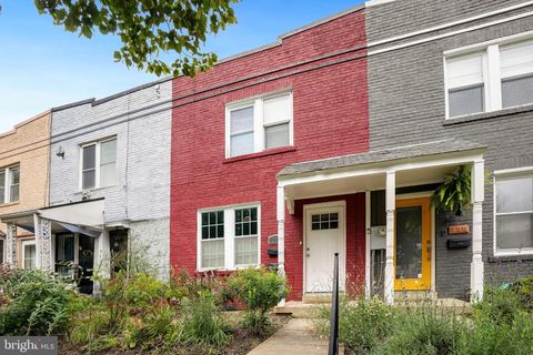 330 20TH STREET NE WASHINGTON DC 20002