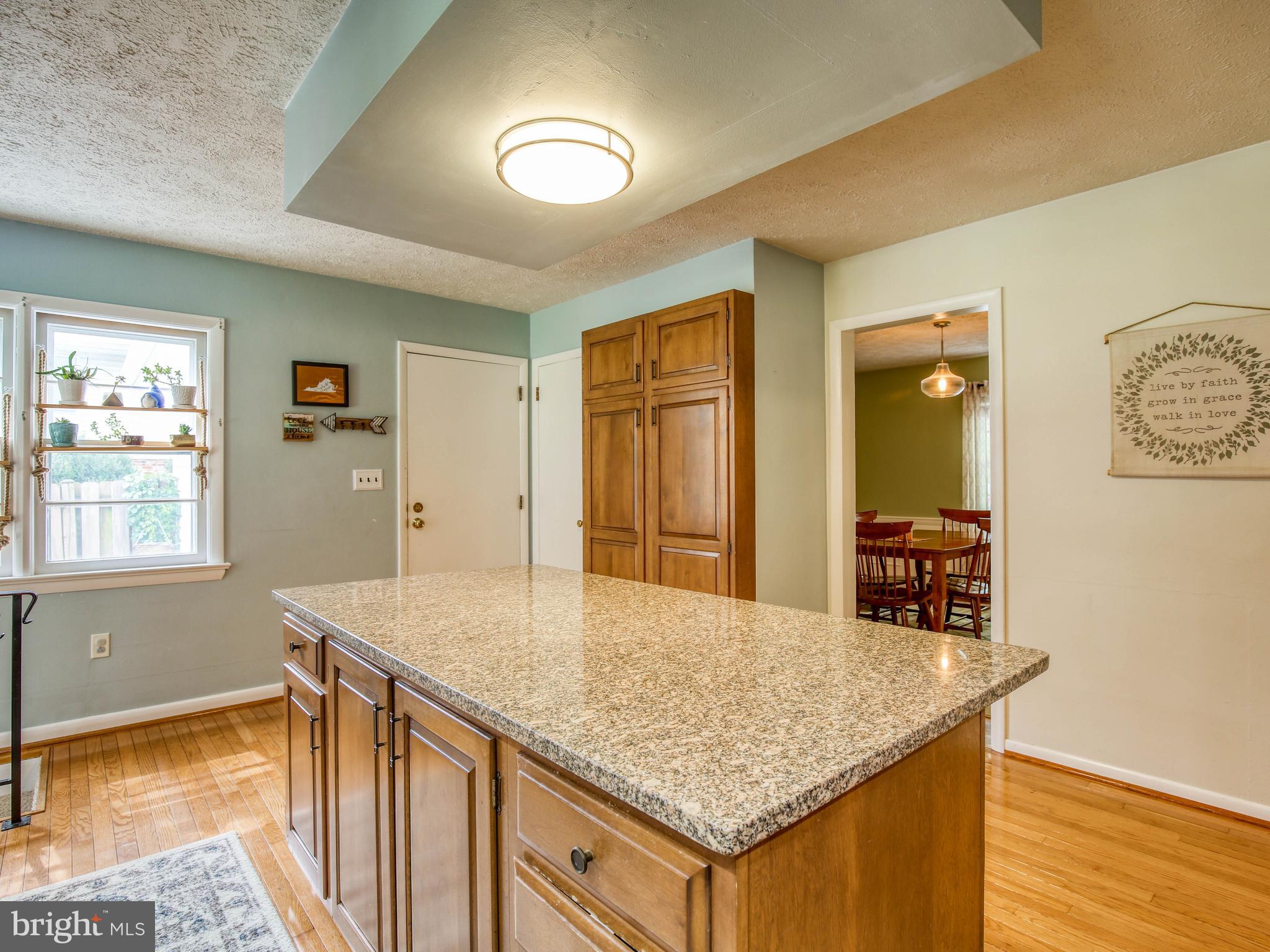 ROLLING HILLS - Residential