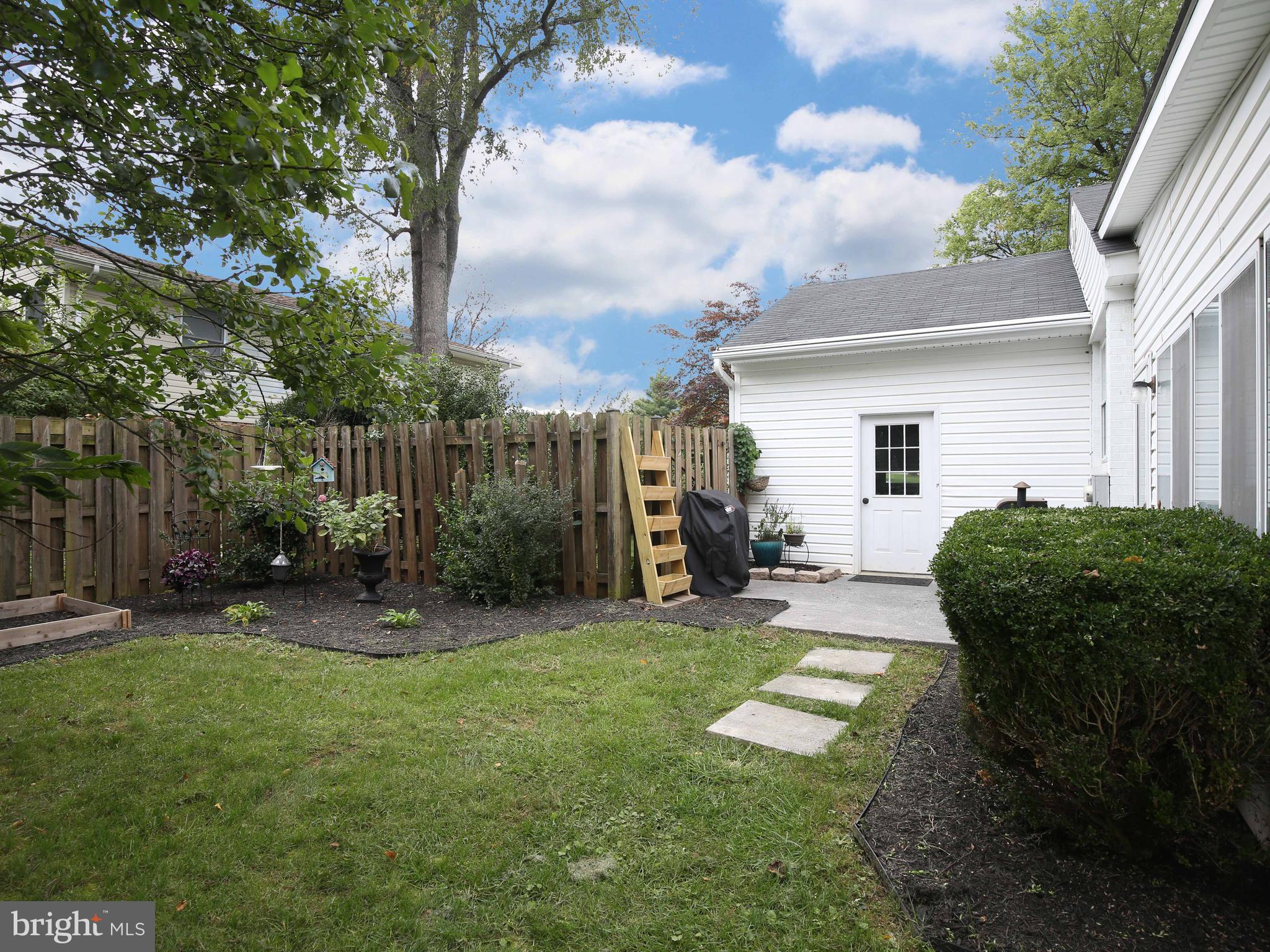 ROLLING HILLS - Residential