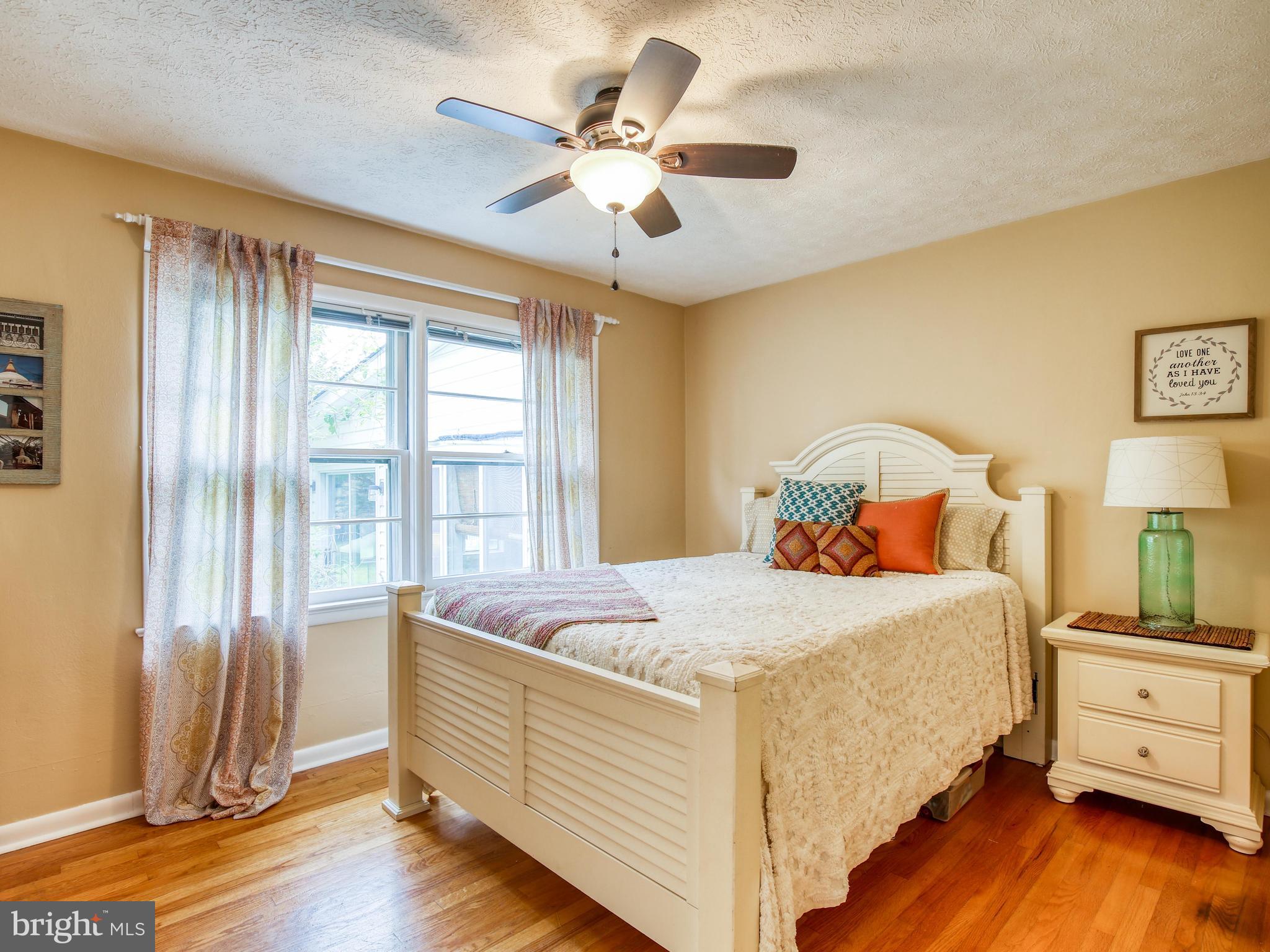 ROLLING HILLS - Residential