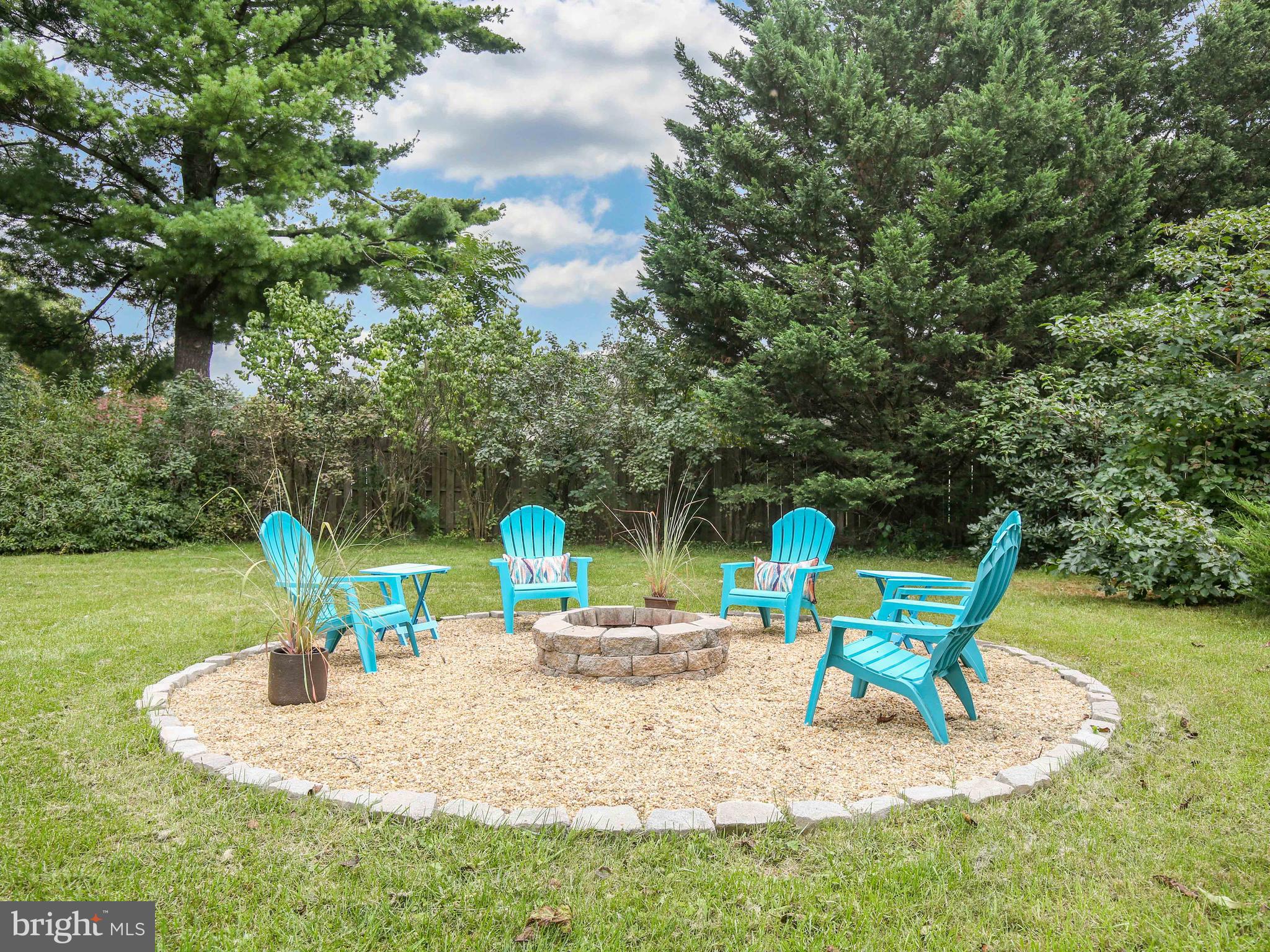 ROLLING HILLS - Residential