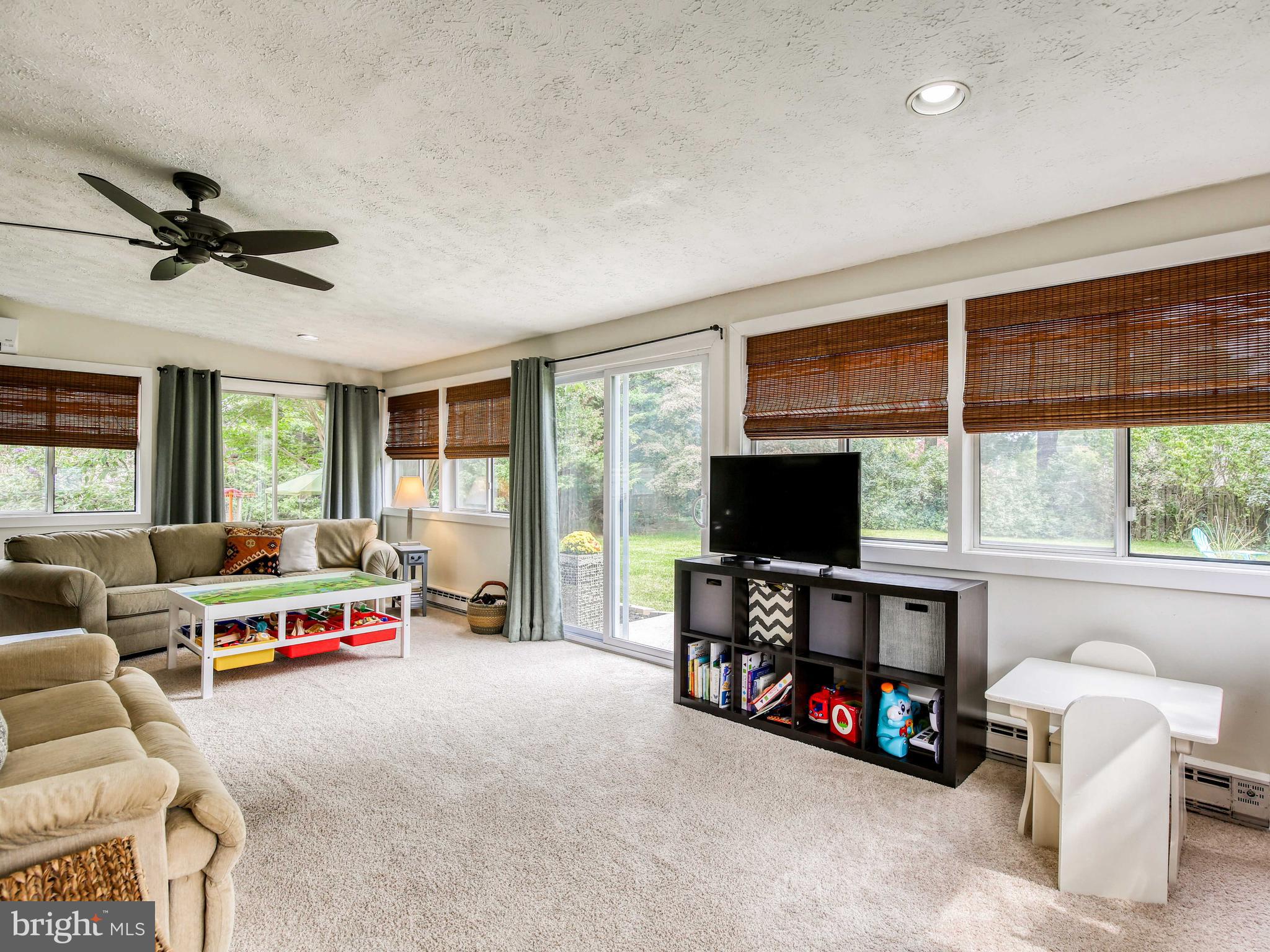 ROLLING HILLS - Residential