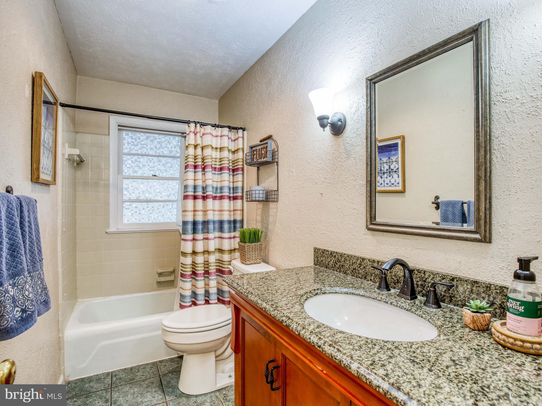 ROLLING HILLS - Residential