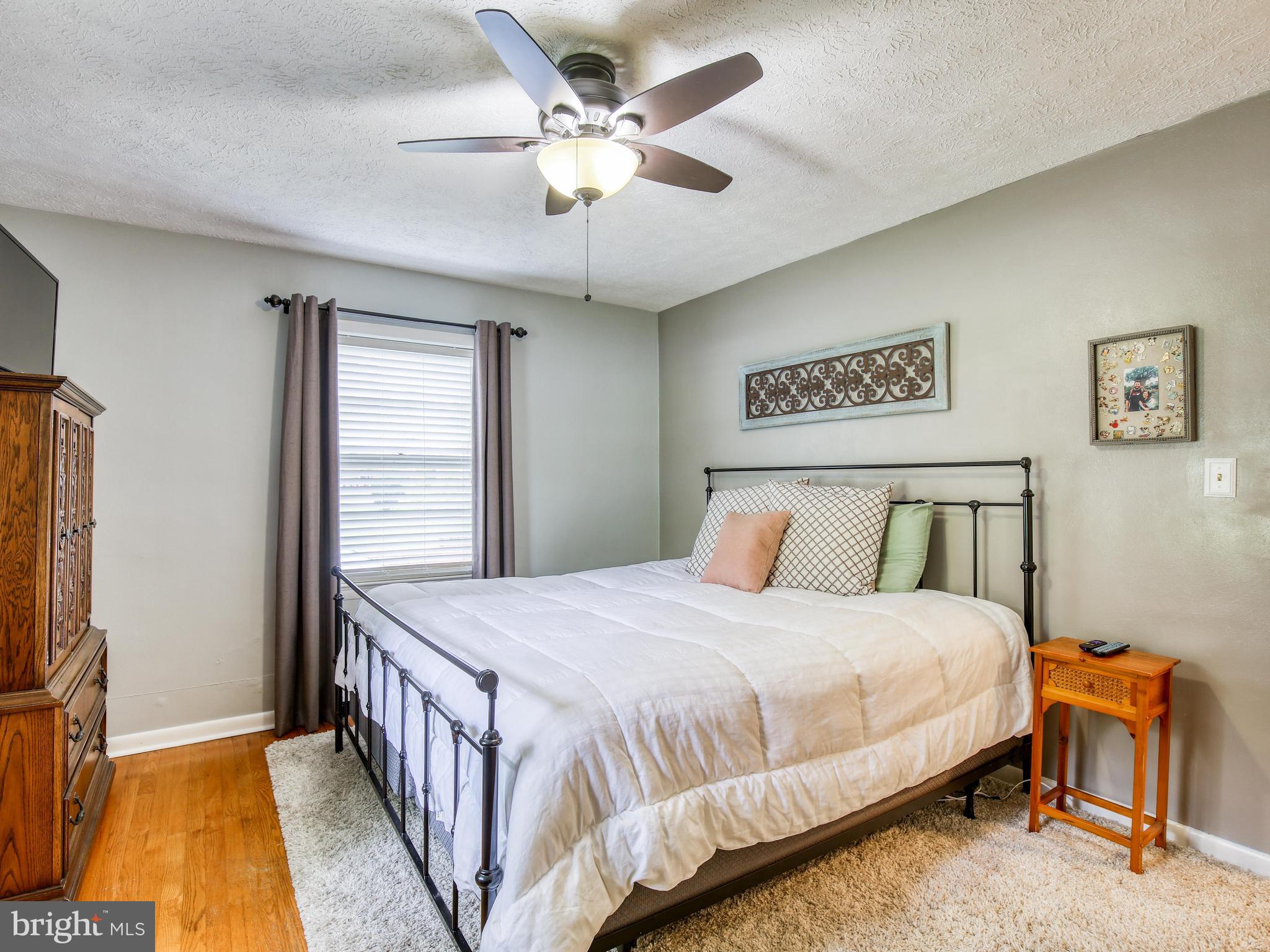 ROLLING HILLS - Residential