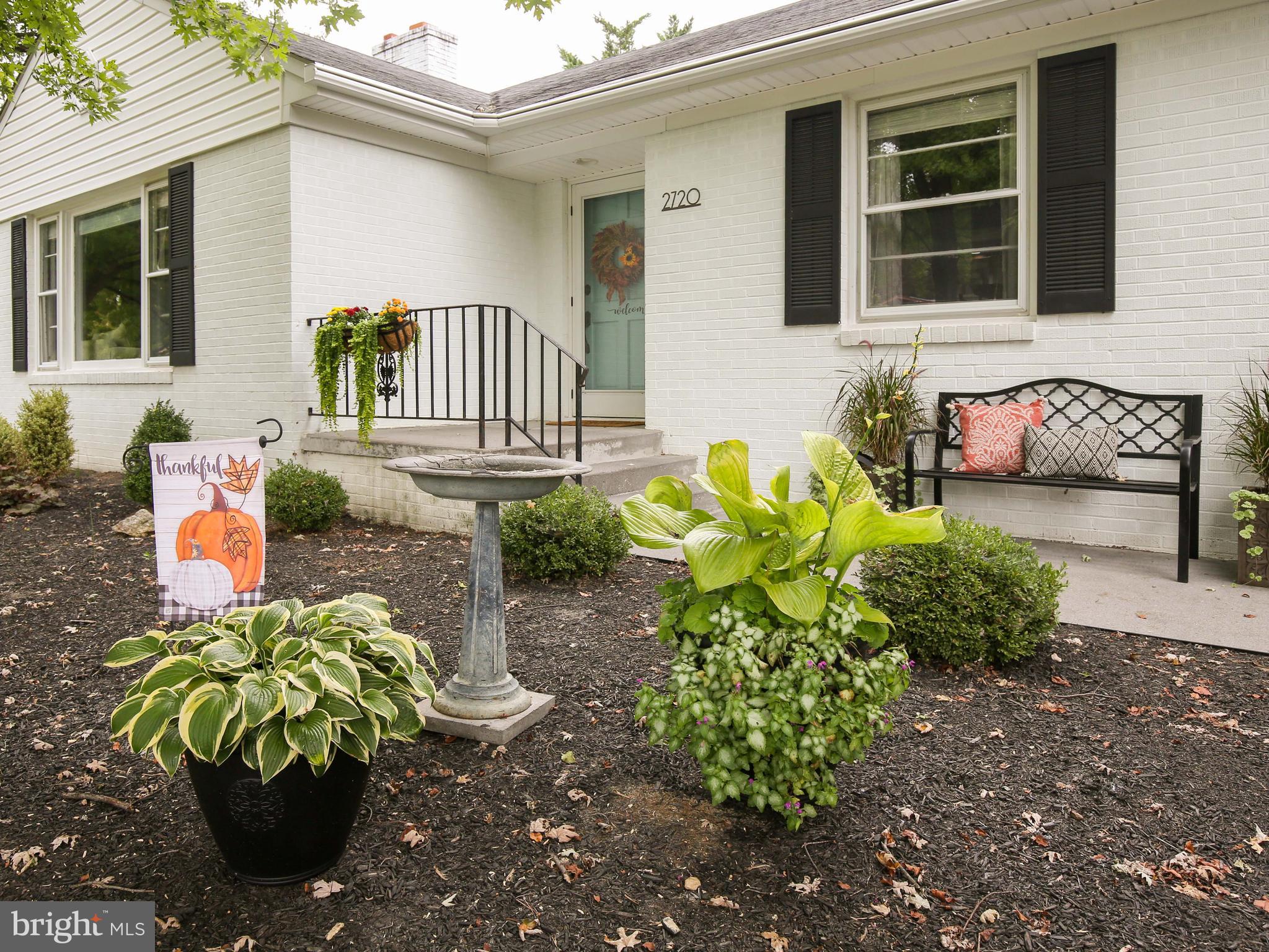 ROLLING HILLS - Residential