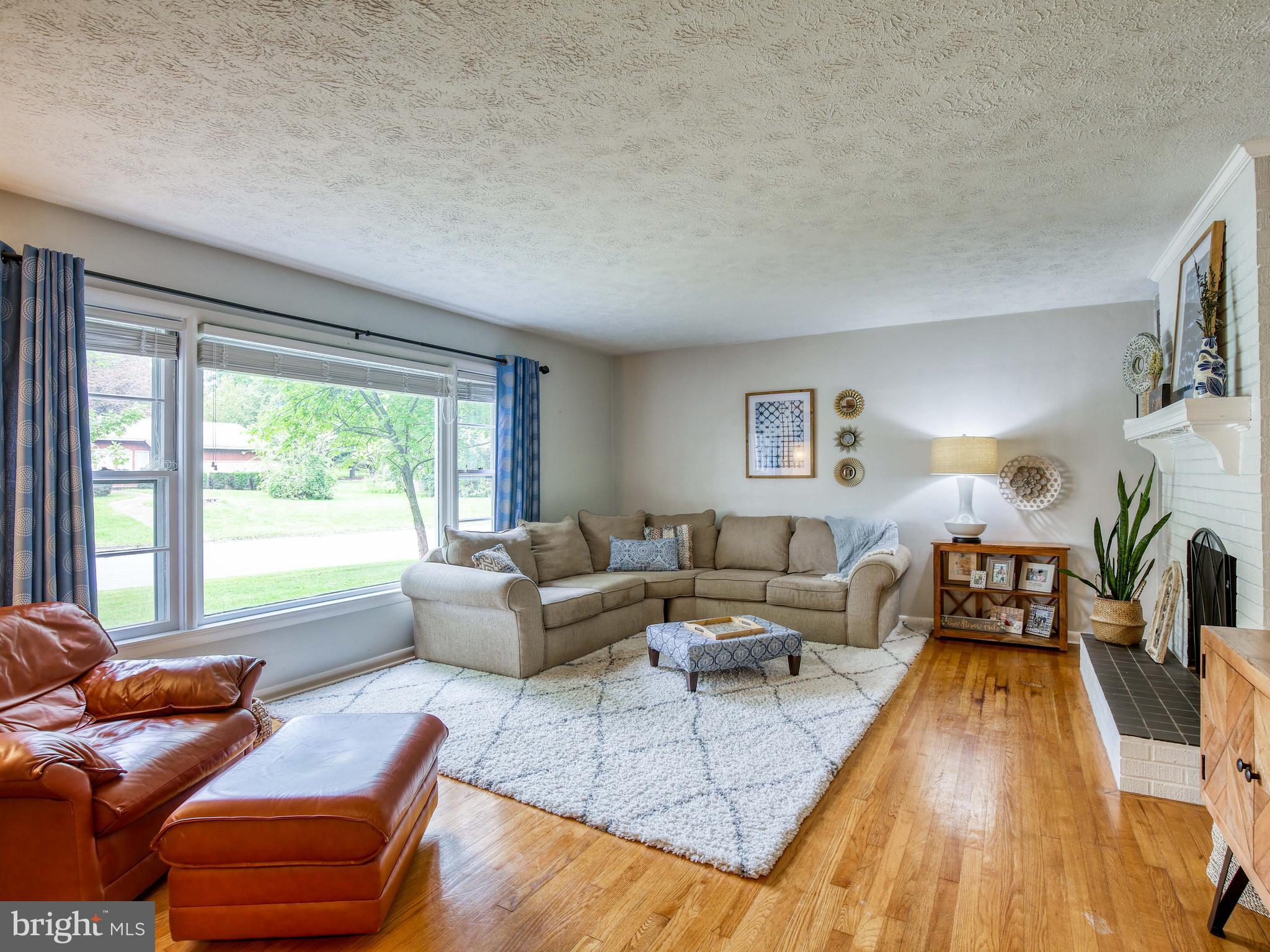 ROLLING HILLS - Residential